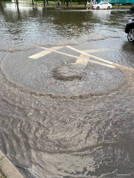 Залитые улицы. Стихия в Минске разыгралась не на шутку Залитые улицы. Стихия в Минске разыгралась не на шутку