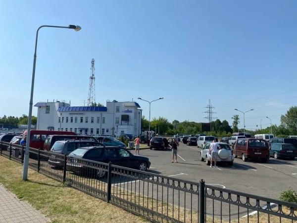 Еще большая дичь. Белорусы не могут попасть в Польшу — стоят уже 20 часов Еще большая дичь. Белорусы не могут попасть в Польшу — стоят уже 20 часов