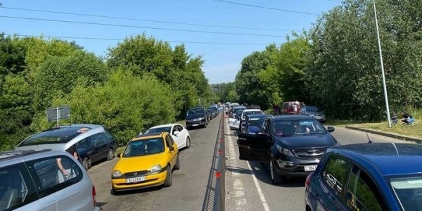 Еще большая дичь. Белорусы не могут попасть в Польшу — стоят уже 20 часов Еще большая дичь. Белорусы не могут попасть в Польшу — стоят уже 20 часов