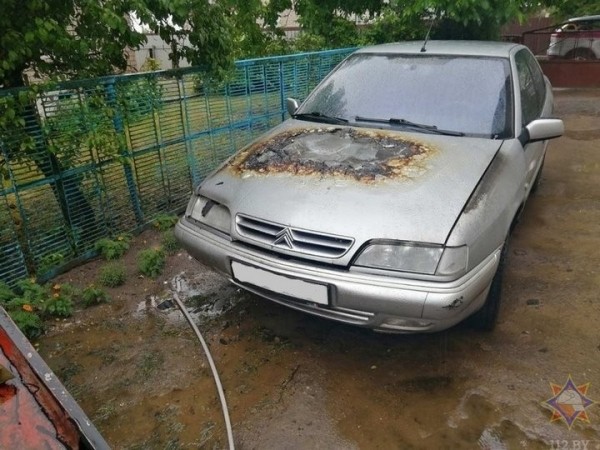 В Ляховичах горел автомобиль В Ляховичах горел автомобиль