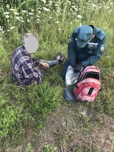 В Жабинковском районе работники МЧС нашли потерявшуюся ягодницу В Жабинковском районе работники МЧС нашли потерявшуюся ягодницу