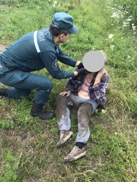 В Жабинковском районе работники МЧС нашли потерявшуюся ягодницу В Жабинковском районе работники МЧС нашли потерявшуюся ягодницу