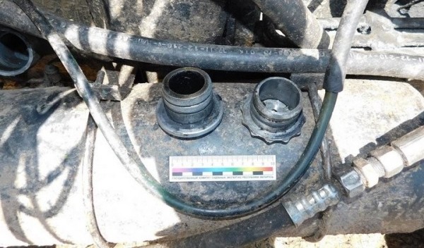 Обиженный пенсионер насыпал наждачной пыли в двигатель чужого трактора, что вывело тот из строя Обиженный пенсионер насыпал наждачной пыли в двигатель чужого трактора, что вывело тот из строя