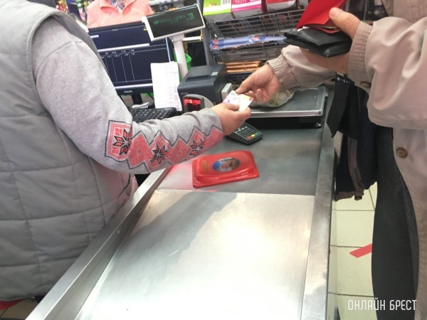 В Беларуси продавцы магазинов столкнулись с давно забытым способом развода