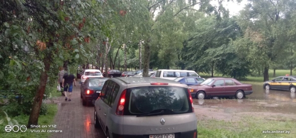 Залитые улицы. Стихия в Минске разыгралась не на шутку Залитые улицы. Стихия в Минске разыгралась не на шутку