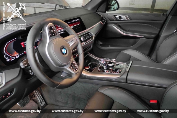 Шесть автомобилей премиум-класса задержали на таможне в Бресте. Что произошло? Шесть автомобилей премиум-класса задержали на таможне в Бресте. Что произошло?