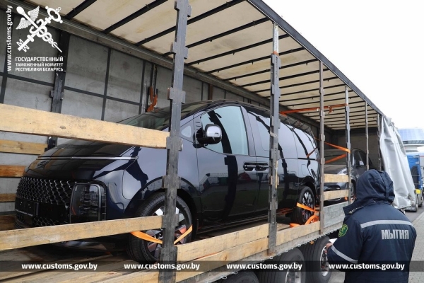 Шесть автомобилей премиум-класса задержали на таможне в Бресте. Что произошло? Шесть автомобилей премиум-класса задержали на таможне в Бресте. Что произошло?