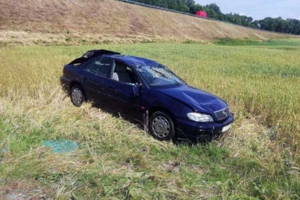 На М1 под Кобрином перевернулась машина, но никто не пострадал — спасли ремни безопасности На М1 под Кобрином перевернулась машина, но никто не пострадал — спасли ремни безопасности