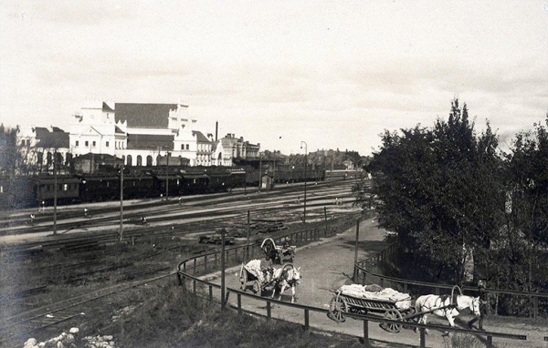 Как было раньше. Вид с моста на железнодорожный вокзал в Бресте
Как было раньше. Вид с моста на железнодорожный вокзал в Бресте