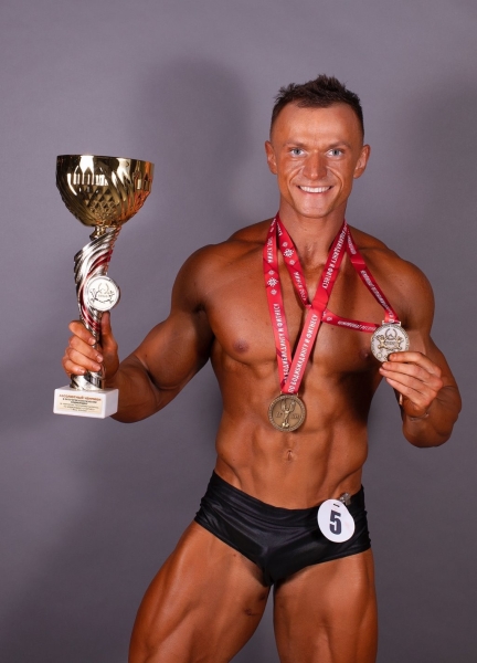 Успешный дебют: брестчанин завоевал первые места в чемпионате РБ по бодибилдингу и стал абсолютным чемпионом