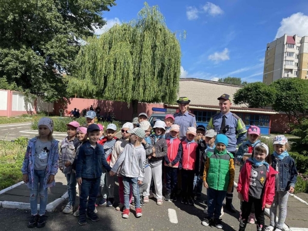 Сотрудники ГАИ посетили детский сад №32 г. Бреста Сотрудники ГАИ посетили детский сад №32 г. Бреста