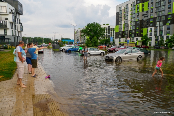Залитые улицы. Стихия в Минске разыгралась не на шутку Залитые улицы. Стихия в Минске разыгралась не на шутку